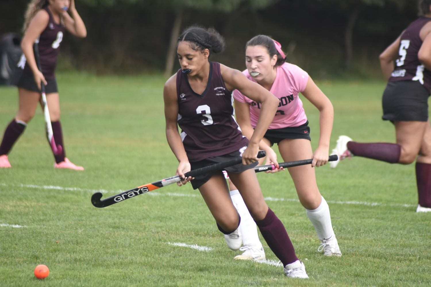 Southampton senior Daelyn Palmore finds a loose ball.   DREW BUDD