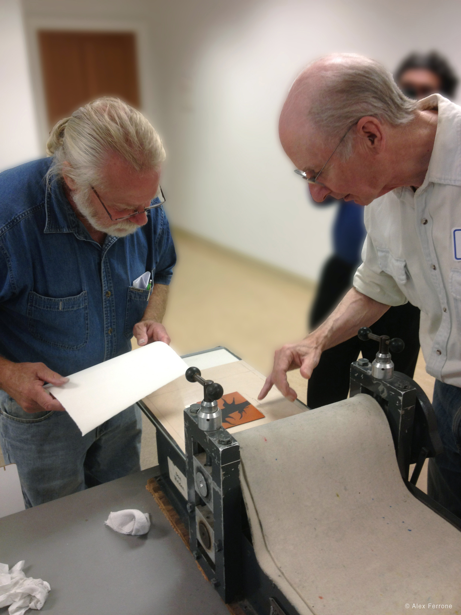 Dan Welden and fellow Sag Harbor artist Roy Nicholson at work in a First Impressions Workshop. ALEX FERRONE