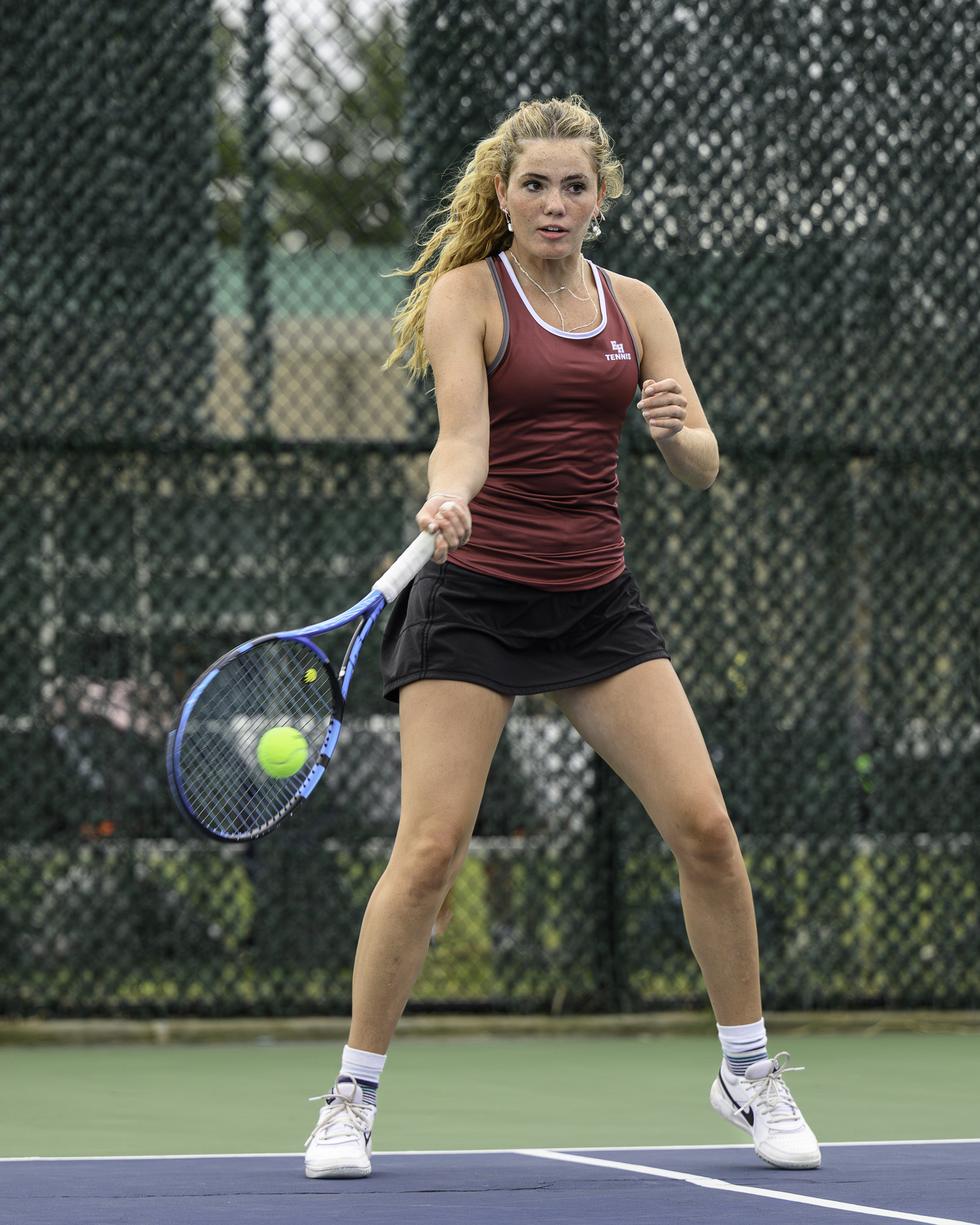 East Hampton senior Caleigh Barletta returns the ball at first doubles. MARIANNE BARNETT