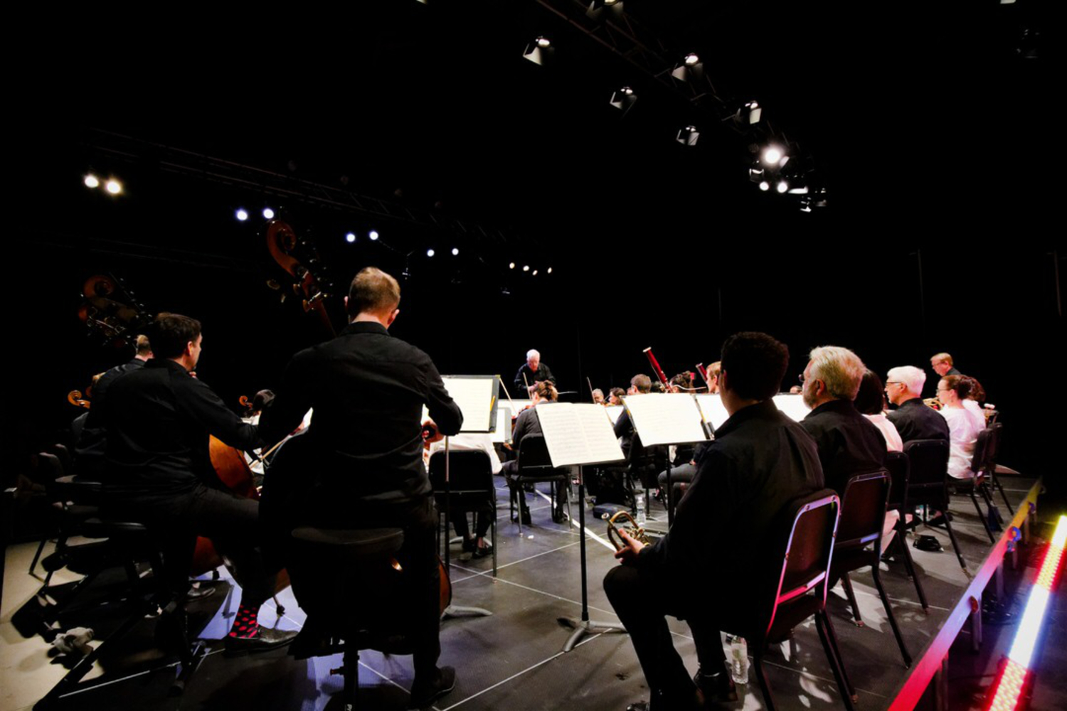 Maestro Michael Palmer conducts members of the American Sinfonietta during a TH·FM concert at LTV in September 2023. PHIL MERRITT