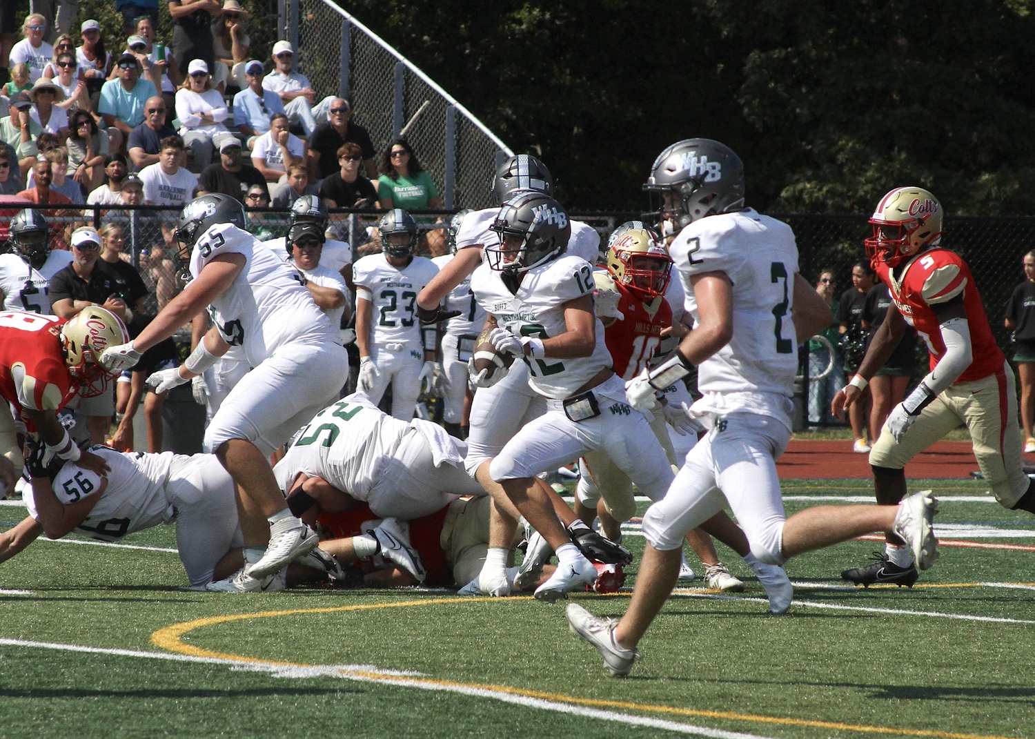 Senior running back Brody Schaffer races up the field. DESIRÉE KEEGAN