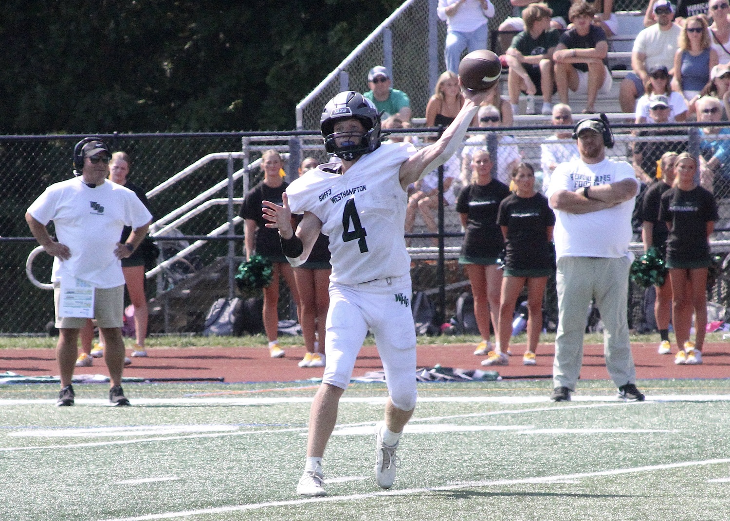 Sophomore quarterback Jake Calloway makes a pass outside. DESIRÉE KEEGAN