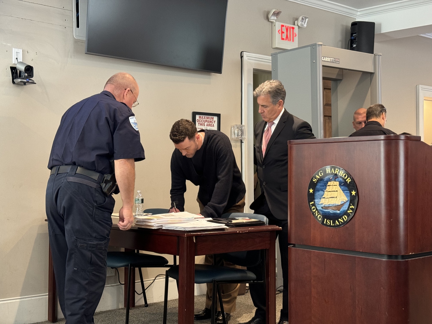 Justin Timberlake in Sag Harbor Village Justice Court on Friday, where he pleaded guilty on Friday to a violation, resolving a case that had involved a charge of driving while intoxicated.  T.E. McMORROW