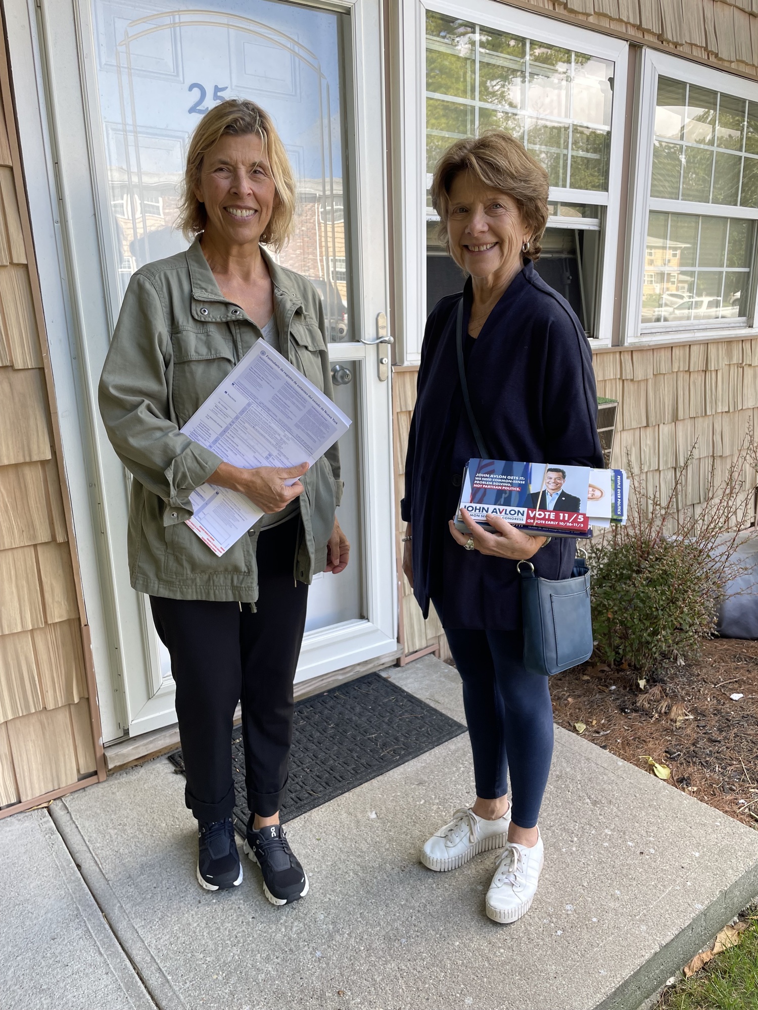 East Hampton residents Katherine Mitchell and Anne McCormack joke that canvassing is, “A good excuse to hang out and take a nice walk while doing something useful.” To date, the Avlon campaign has knocked on 100,000 doors.
JENNY NOBLE