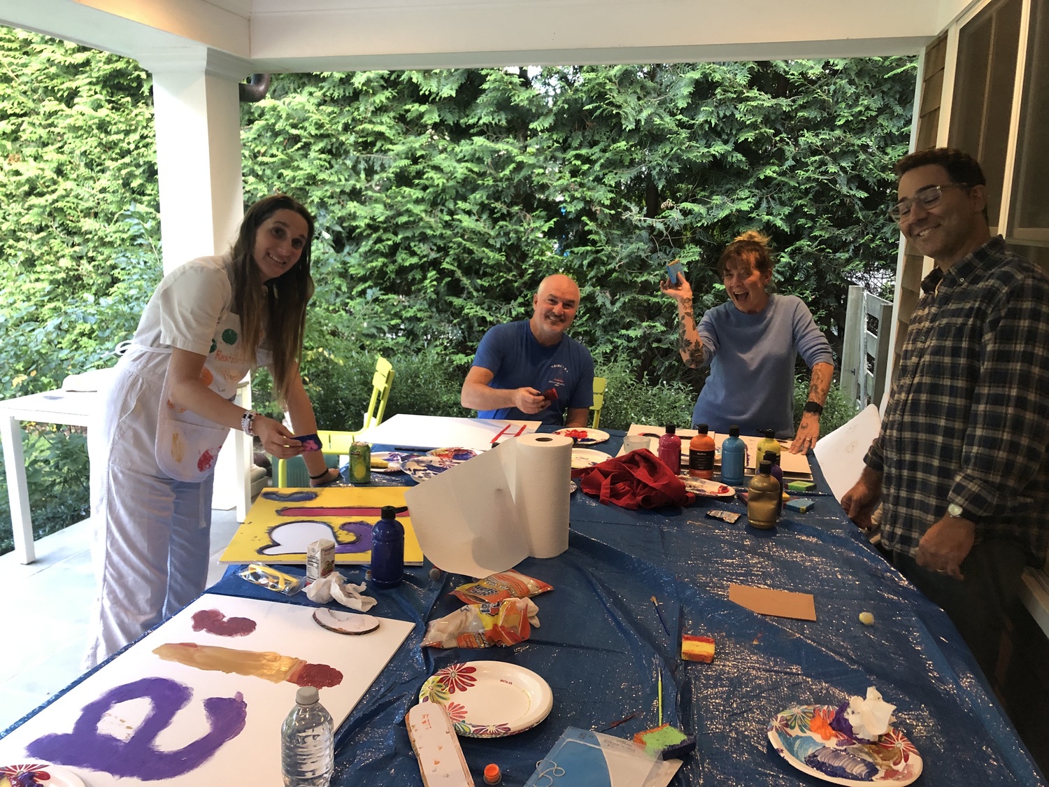 Volunteers making “,la” signs for Kamala. Signage isn’t the most effective form of campaigning, but sometimes just name recognition helps tip the scales. JENNY NOBLE