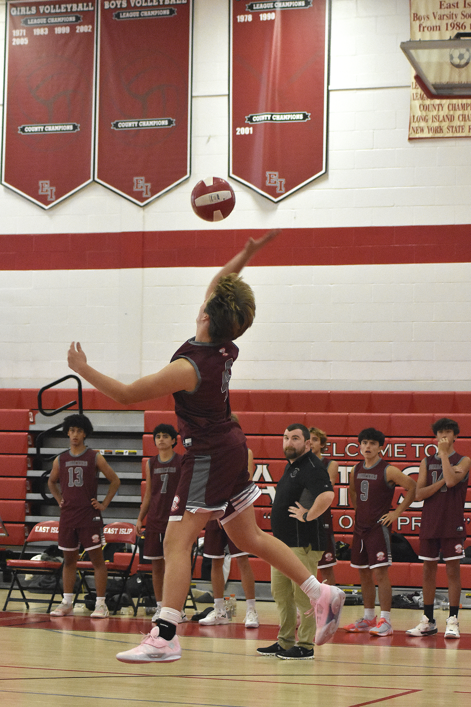 Sophomore Wyatt Zeledon's strong serves helped East Hampton late in the match.   DREW BUDD