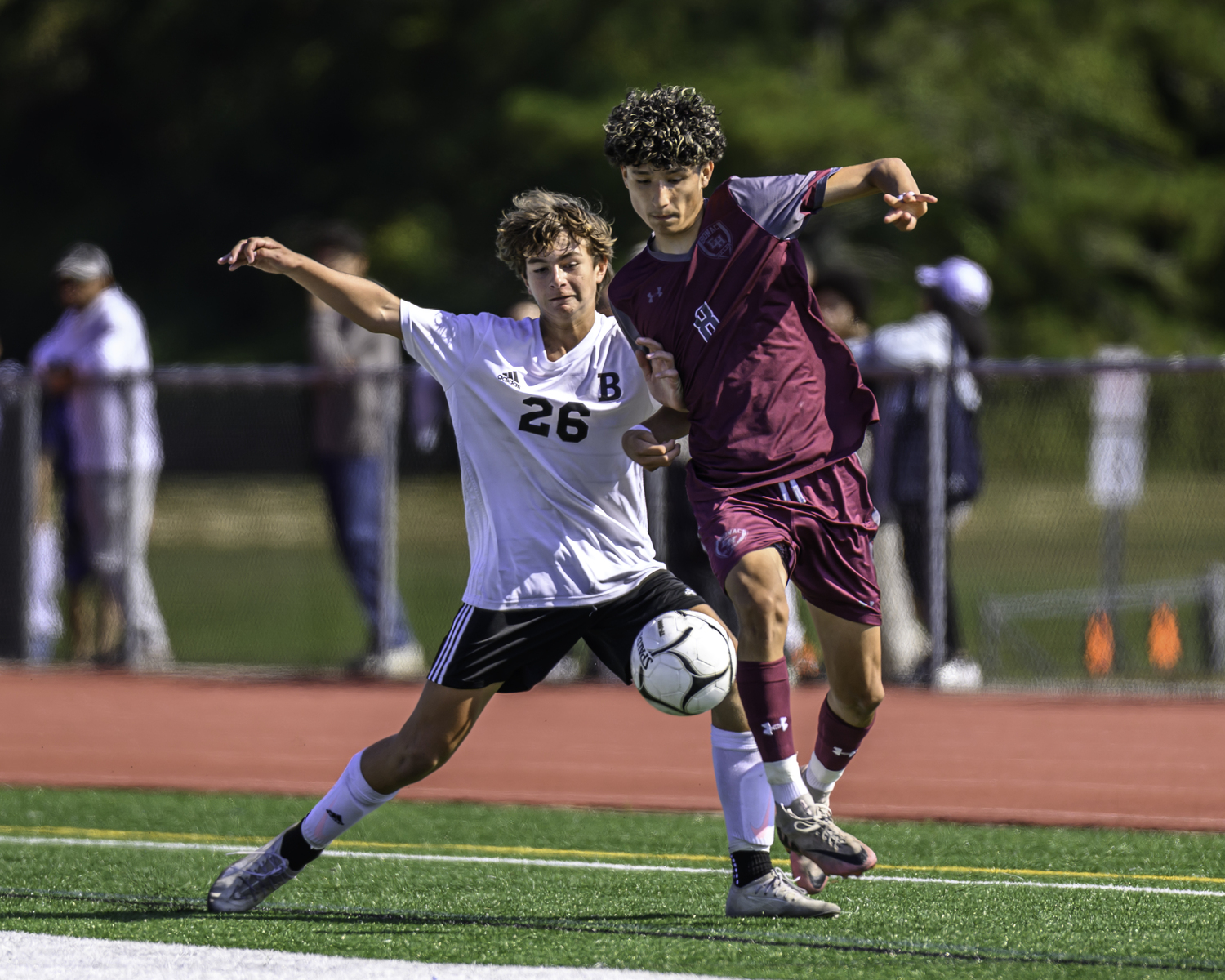 Junior forward Yandell Parra receives a pass. MARIANNE BARNETT