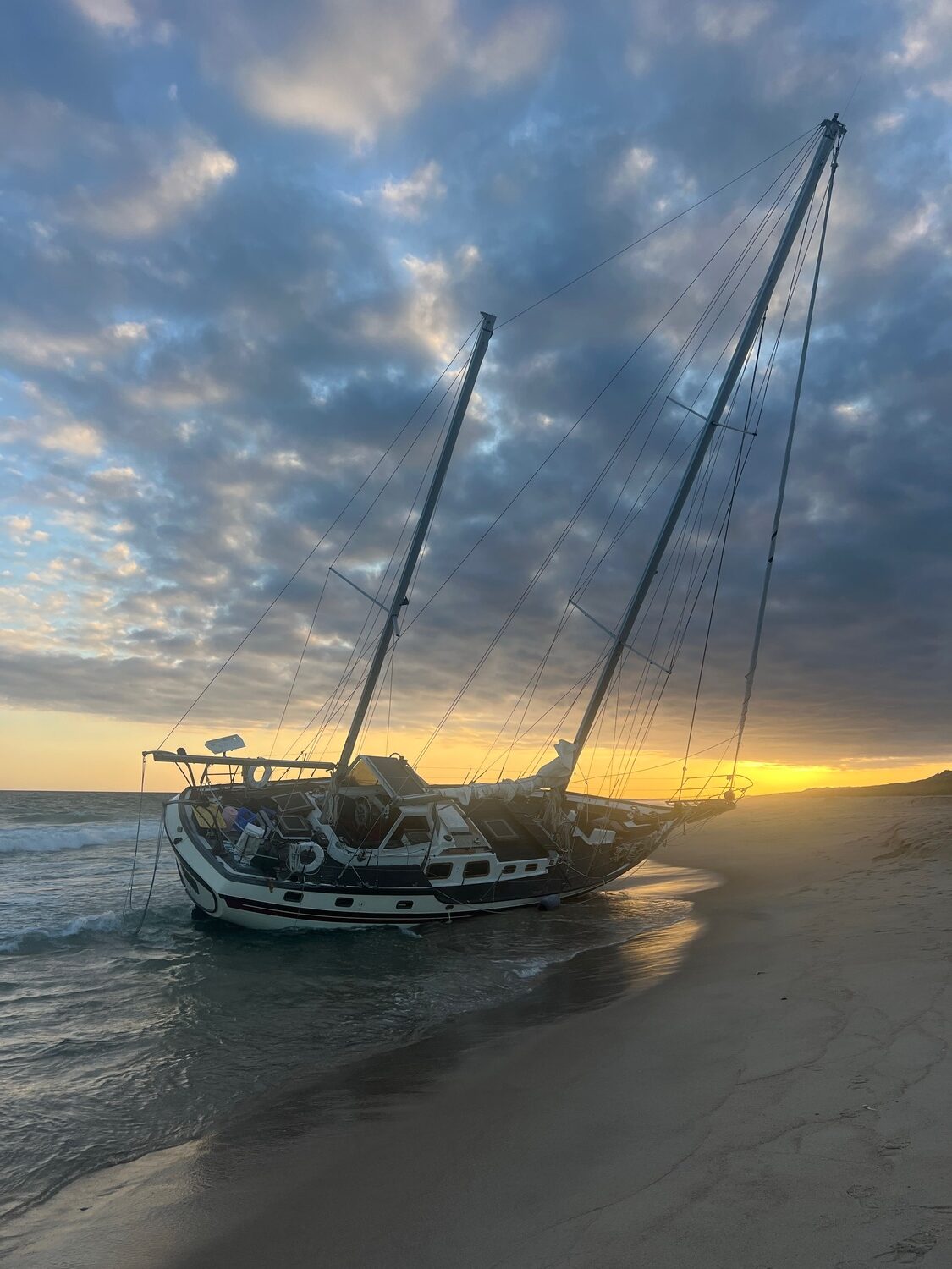 A week after it ran aground at Napeague, the 53-foot sailing yacht Stargazer had yet to be removed. DOUG KUNTZ