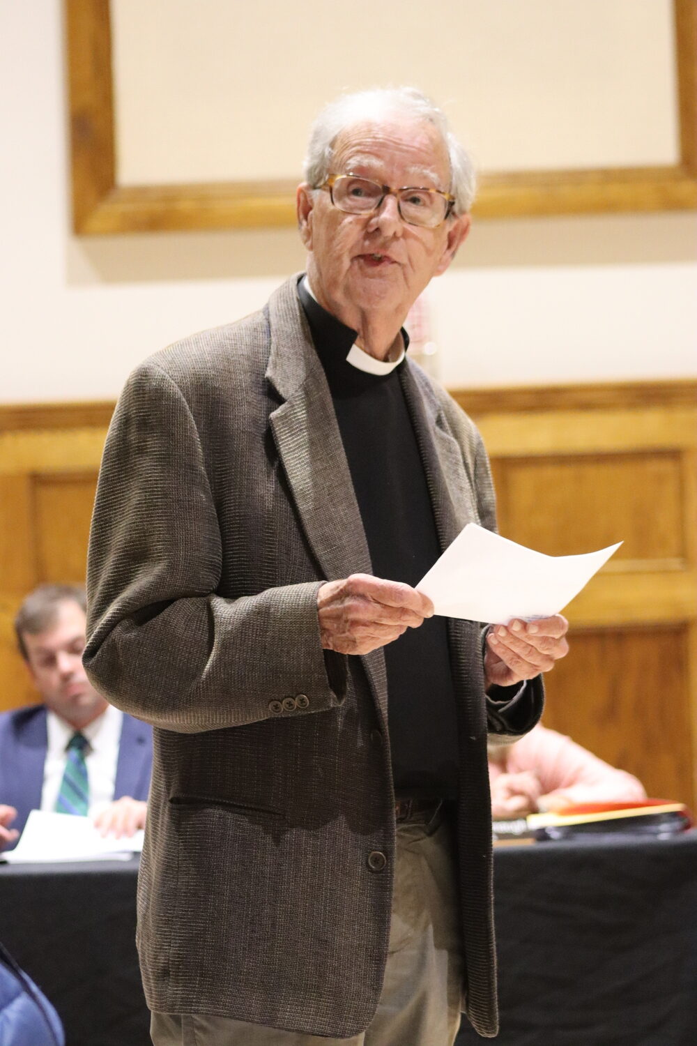 Reverend Robert Stuart of the Amagansett Presbyterian Church spoke in defense of Tom House, and questioned the way the school handled placing him on an extended leave of absence. CAILIN RILEY