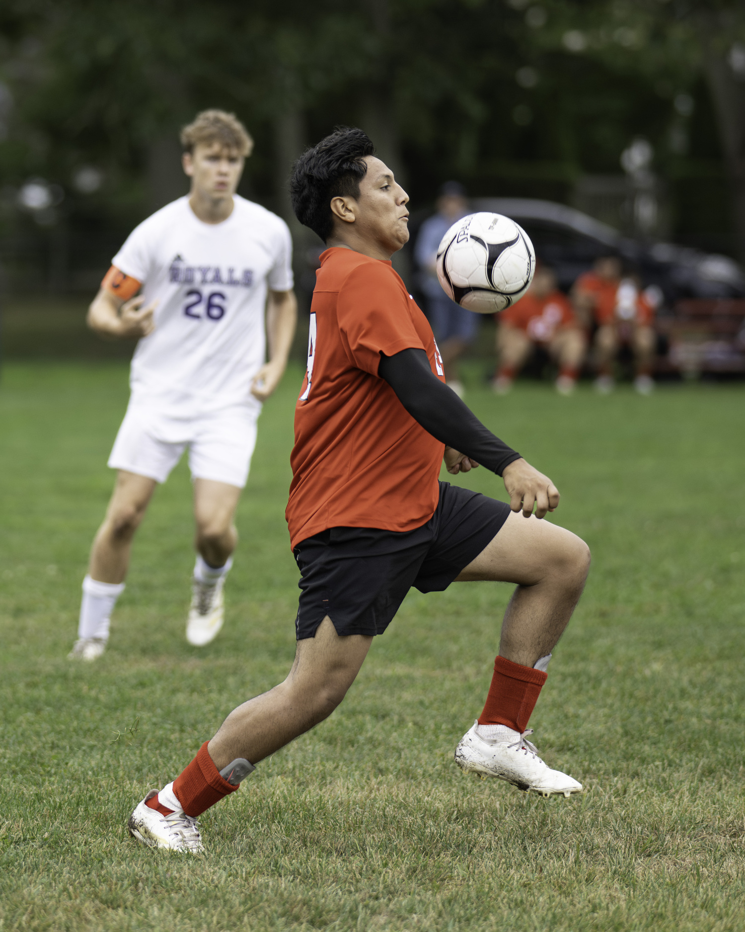 Allan Osorto plays the ball to his chest. MARIANNE BARNETT