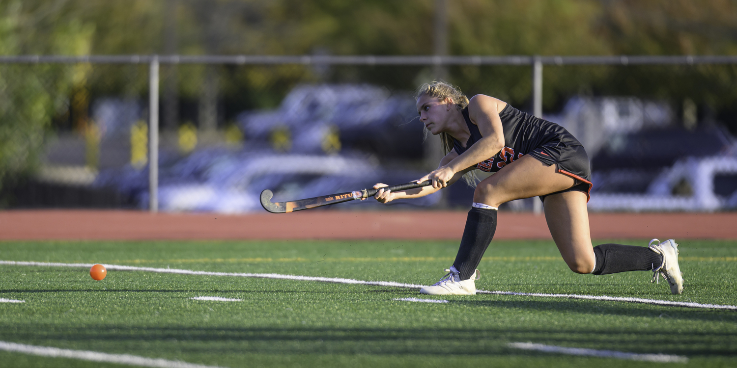 Pierson sophomore Lola Eldridge sends in a corner.   MARIANNE BARNETT