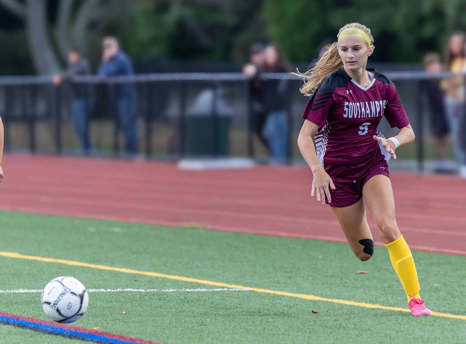 Southampton senior Jillian Swiatocha makes a move with the ball.   SOUTHAMPTON SCHOOL DISTRICT/RON ESPOSITO