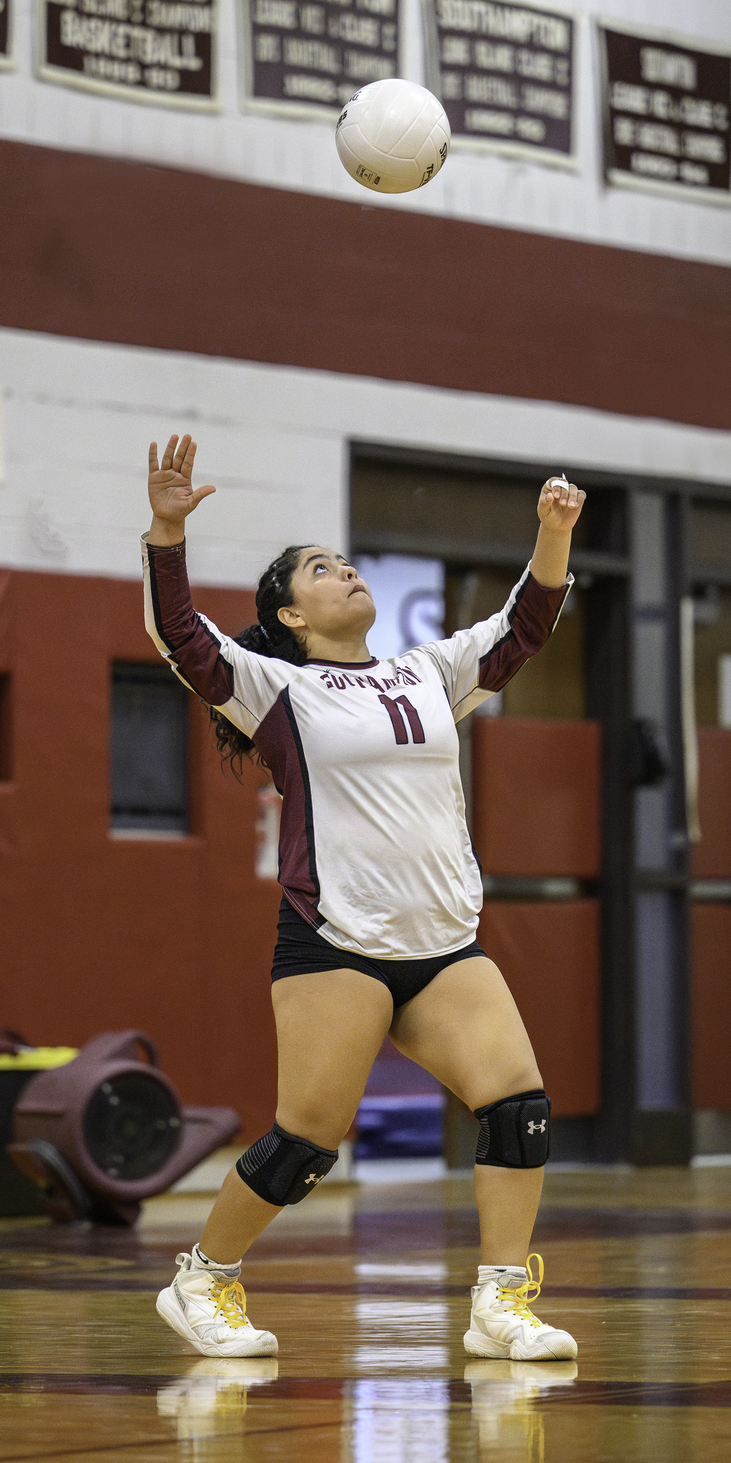 Junior setter Lucia Obregon Portillo serves. MARIANNE BARNETT