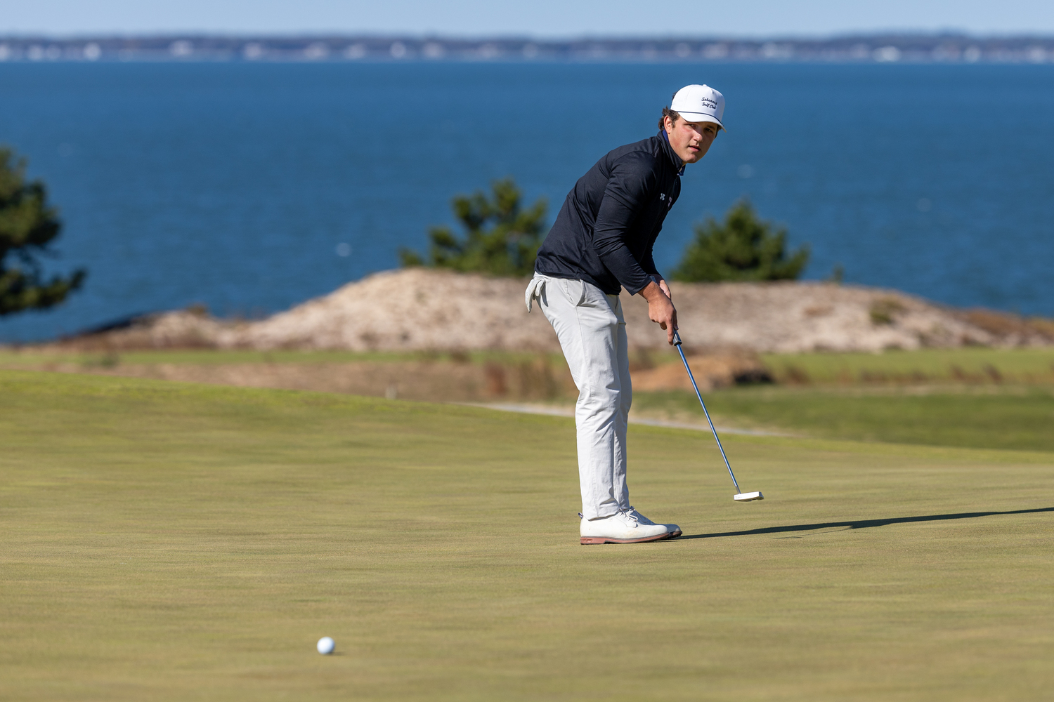 Southampton junior Ethan Heuer putts.   RON ESPOSITO