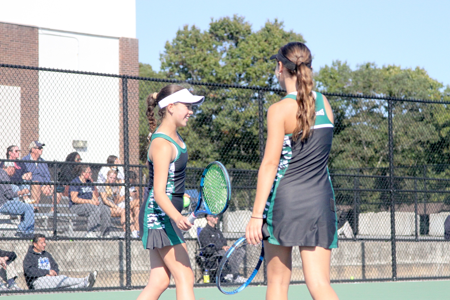 Eight-grader Gabby Arango and sophomore Zoë Grellet-Aumont. DESIRÉE KEEGAN