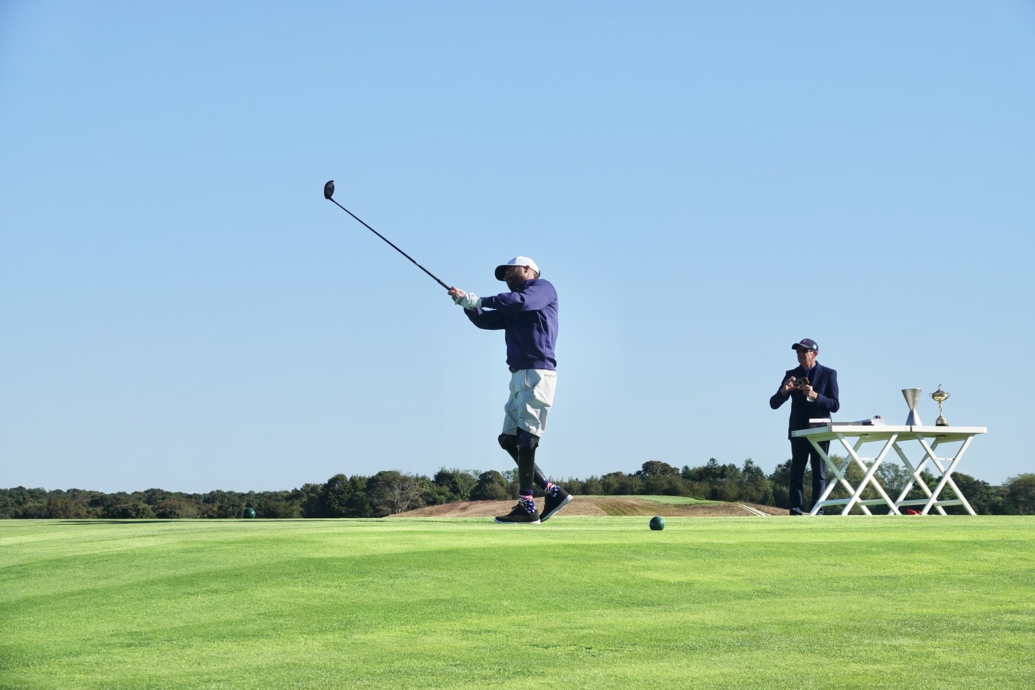 Jesse Williamson, a double amputee, teeing off on the 1st hole at Shinnecock Hills on the first day of the Simpson Cup competition. MICHAEL WRIGHT