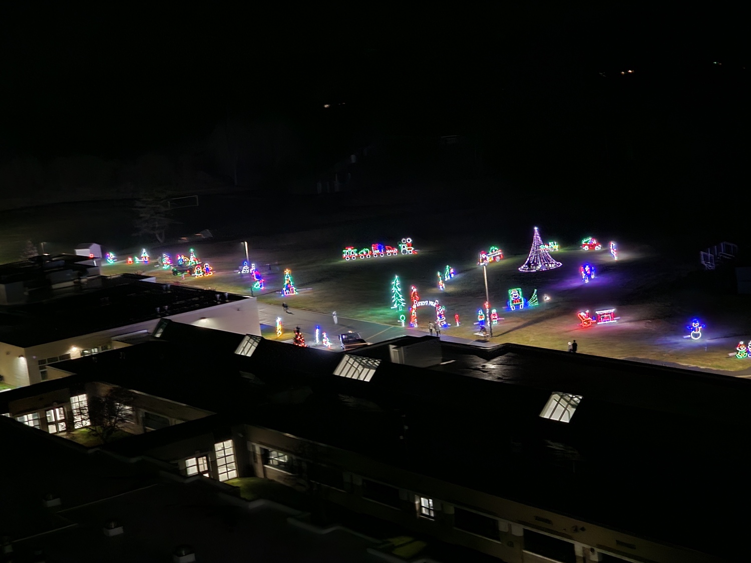 Bonac Lights Returns for Fourth Holiday Season