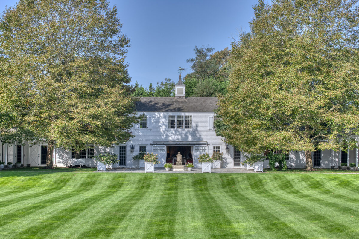 320 Majors Path, Southampton, front facade.  LIZ GLASGOW PHOTOGRAPHY