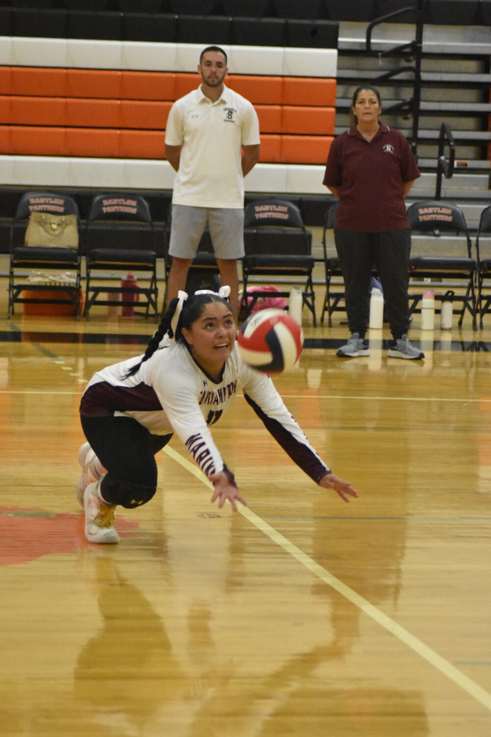 Southampton sophomore Lucia Obregon dives to save the ball.   DREW BUDD