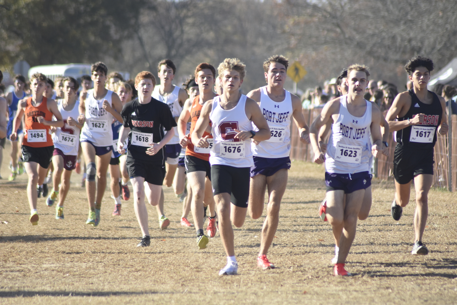 Southampton senior Christian Duggal starts the race at the head of the pack.   DREW BUDD