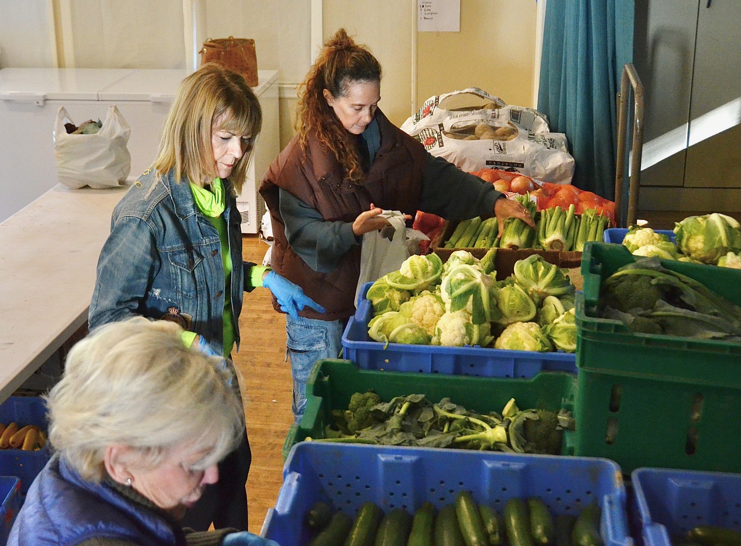 Volunteers sort produce for grocery pickup at the Springs Food Pantry. KYRIL BROMLEY