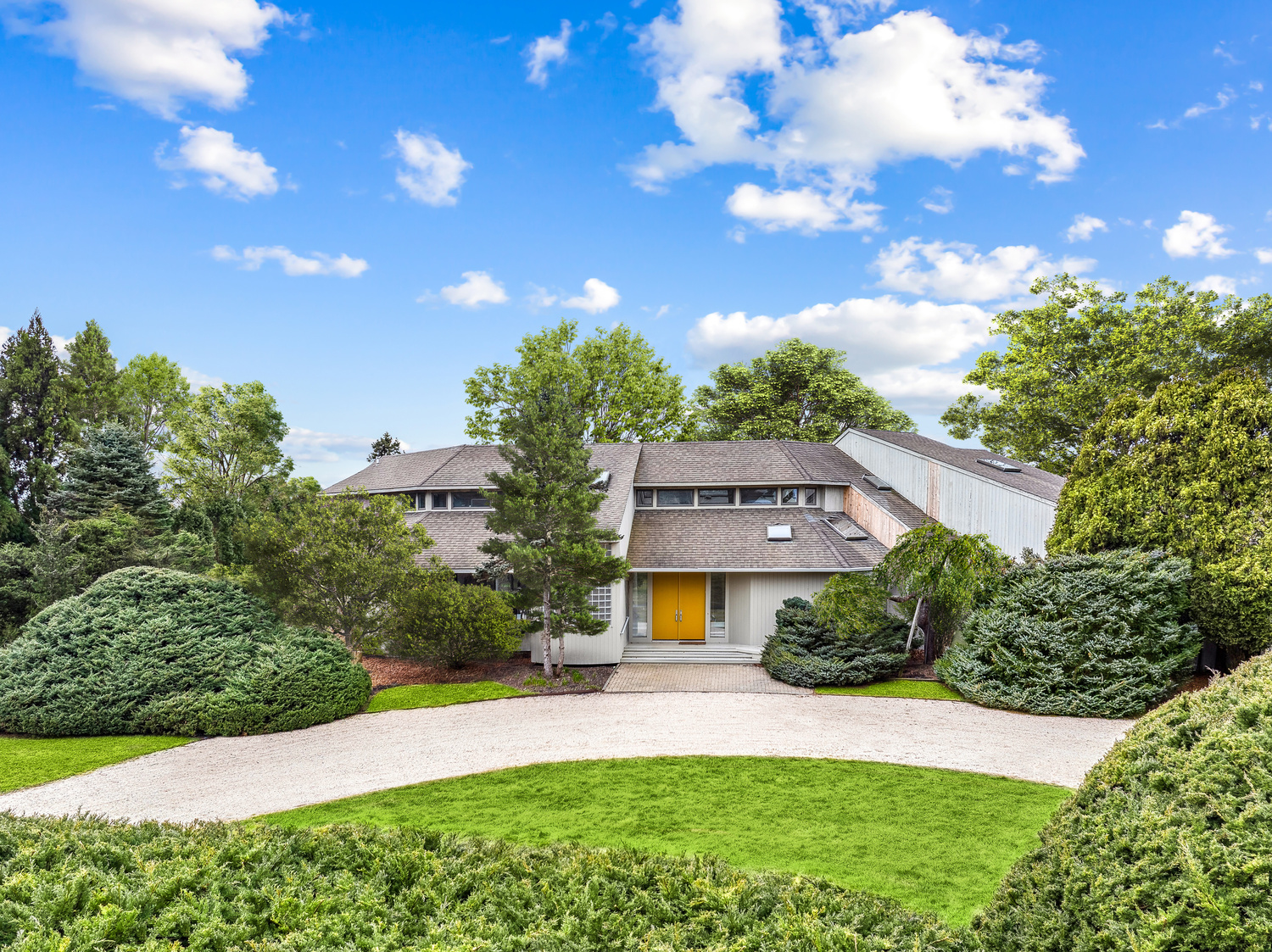 In Sagaponack, 139 Old Barn Lane sold for $7.65 million. MEDIAHAMPTONS