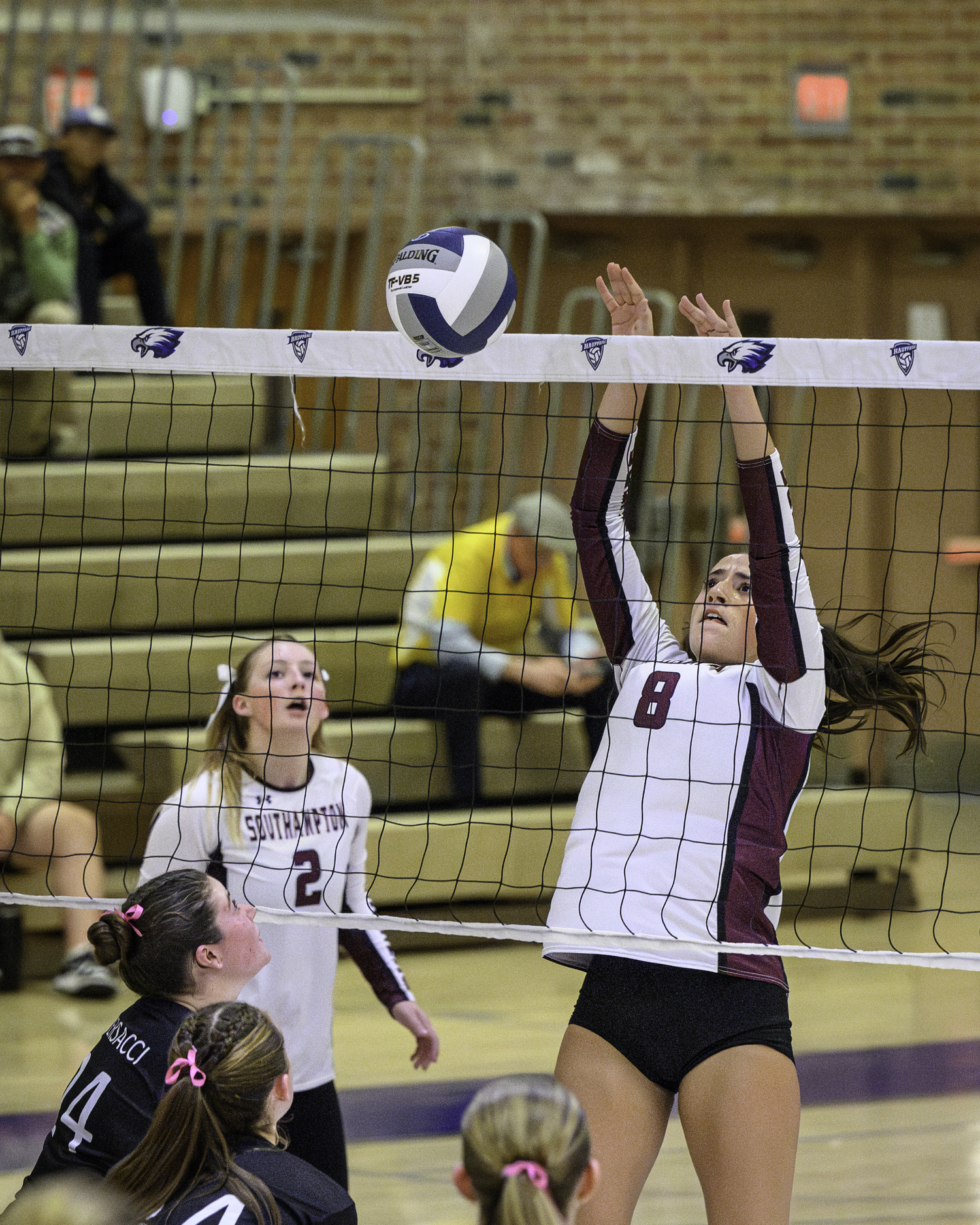 Southampton junior Bea Pariz sends the ball back over the net for a point.  MARIANNE BARNETT