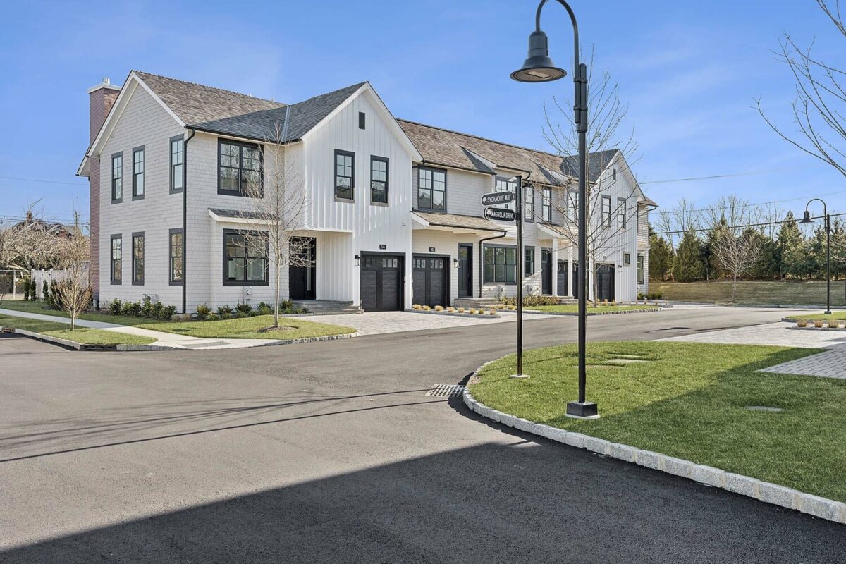 Watermill Crossing townhouses at 66 Nowedonah Avenue in Water Mill. COURTESY SAUNDERS & ASSOCIATES