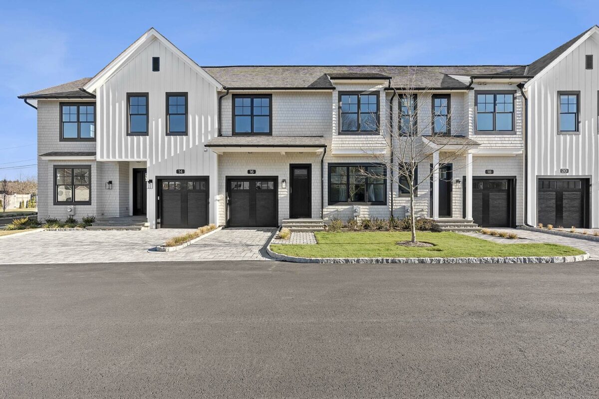 Watermill Crossing townhouses at 66 Nowedonah Avenue in Water Mill. COURTESY SAUNDERS & ASSOCIATES