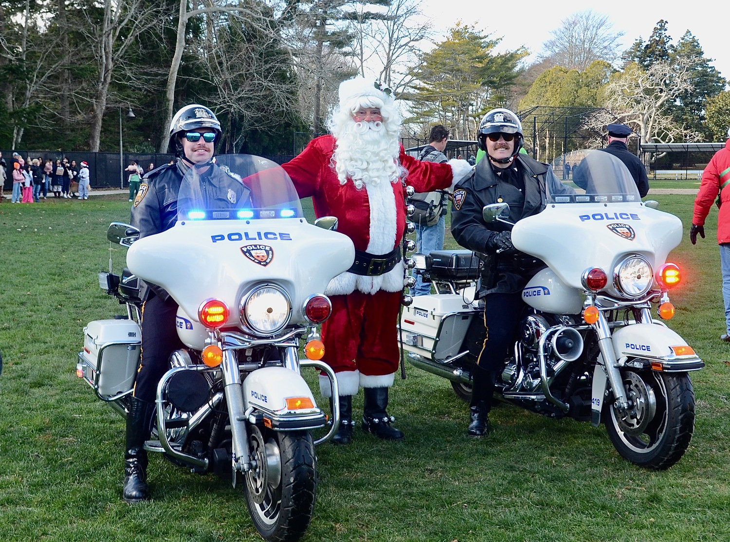 Santa arrives via helicopter in Herrick Park in East Hampton on Saturday morning.  KYRIL BROMLEY