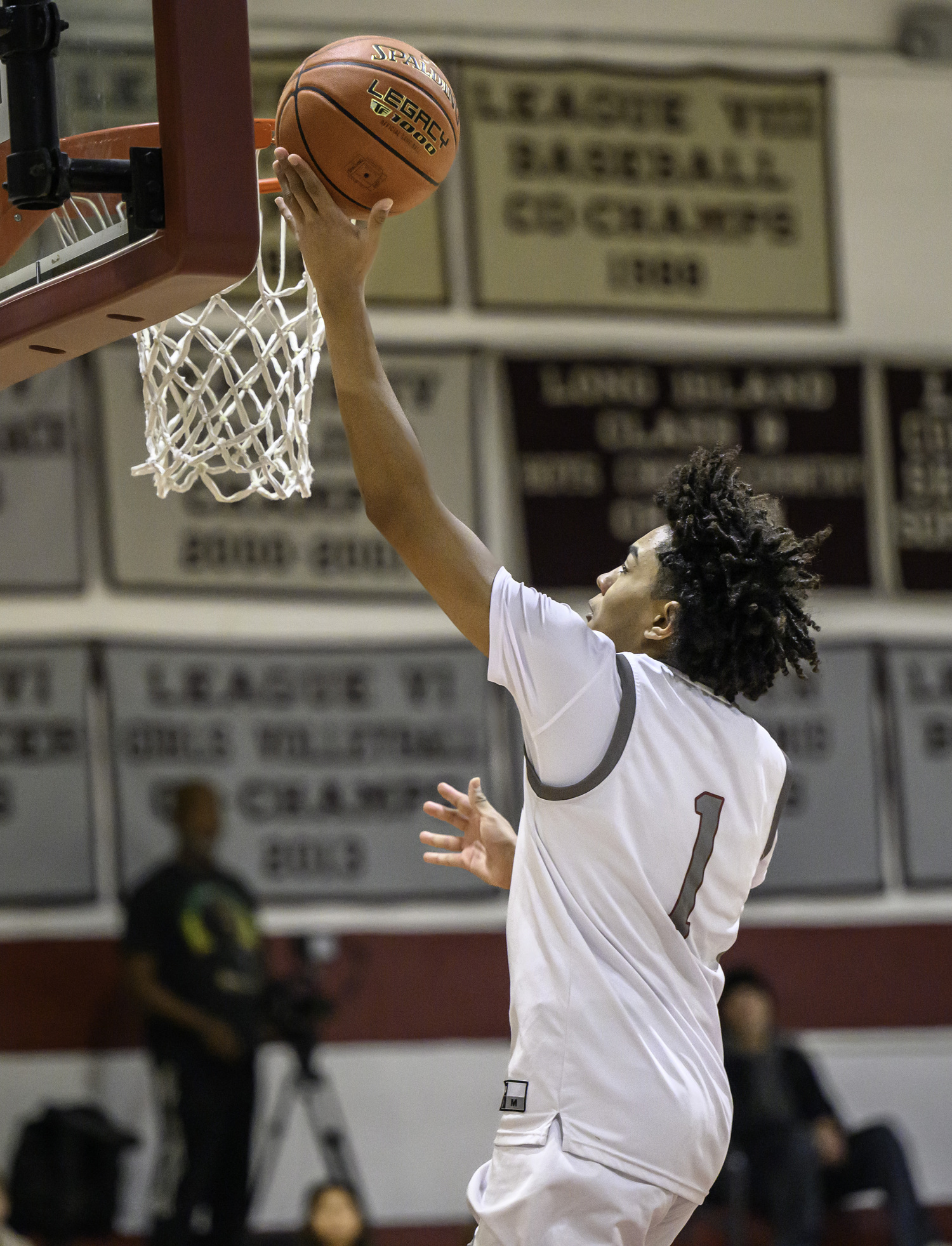 East Hampton junior Mason Jefferson goes in for a layup.  MARIANNE BARNETT