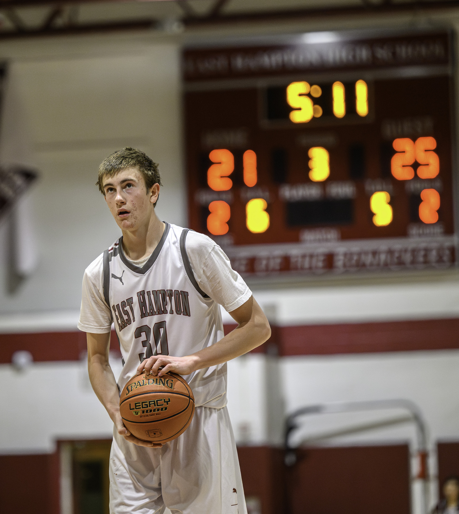 Tyler Persan at the line trying to help Bonac make a comeback.   MARIANNE BARNETT