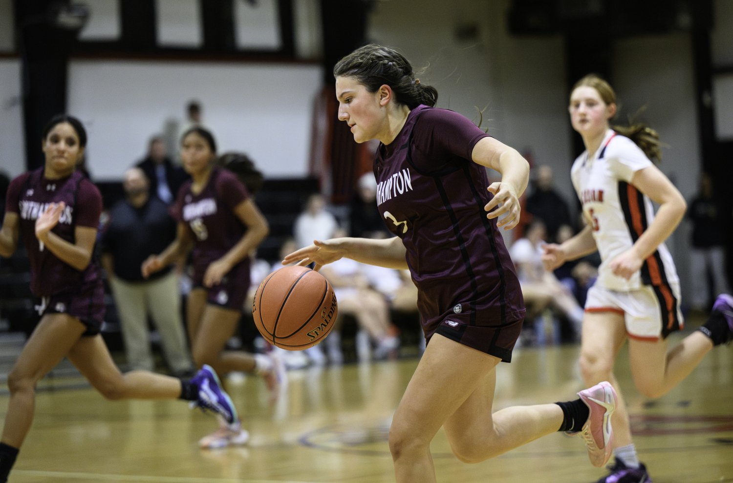 Southampton junior Maggie Glanz brings the ball down the court.  MARIANNE BARNETT