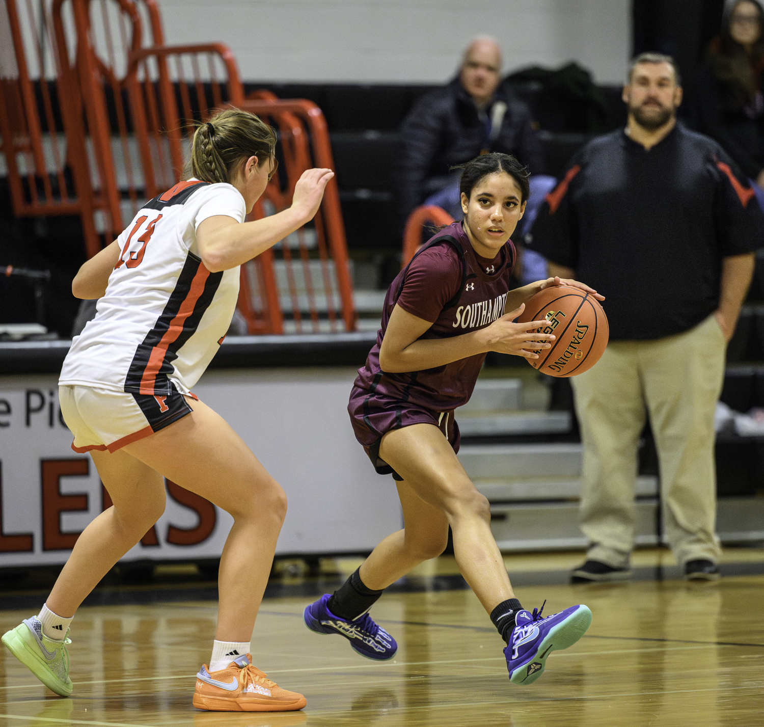 Daelyn Palmore looks to pass.  MARIANNE BARNETT