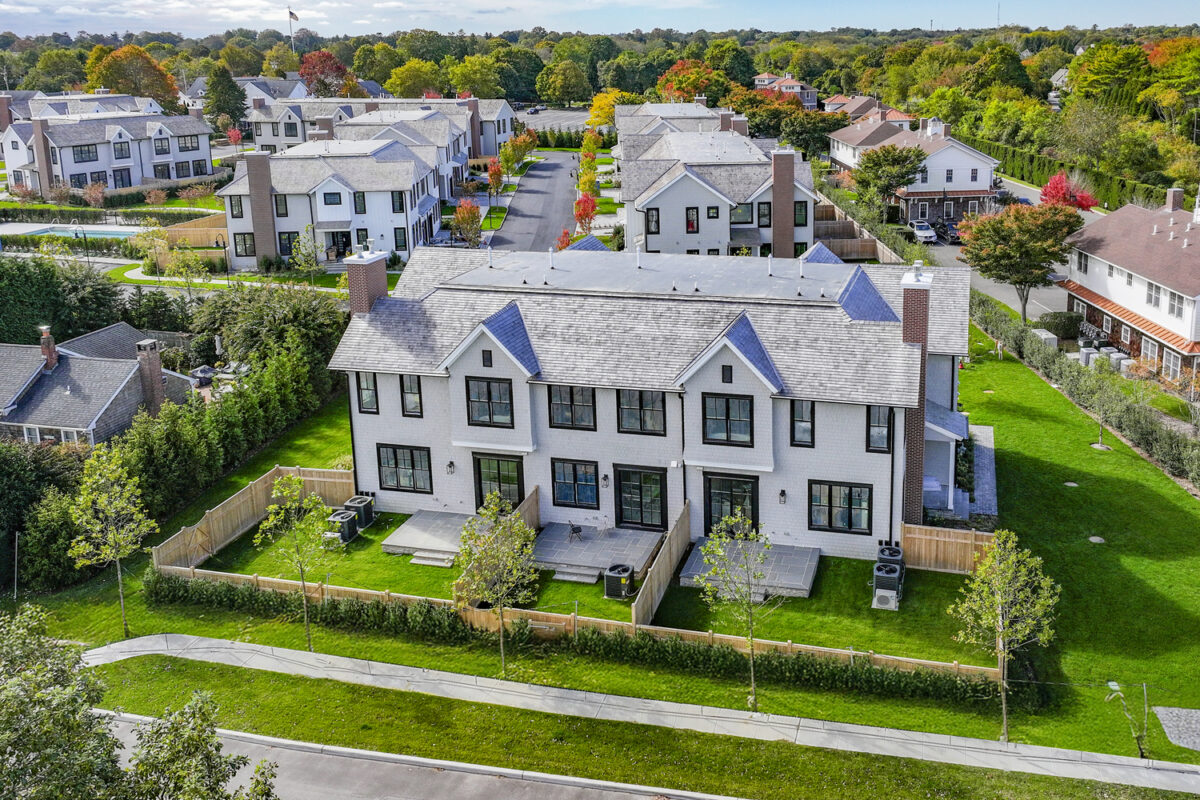 Watermill Crossing townhouses at 66 Nowedonah Avenue in Water Mill. COURTESY SAUNDERS & ASSOCIATES