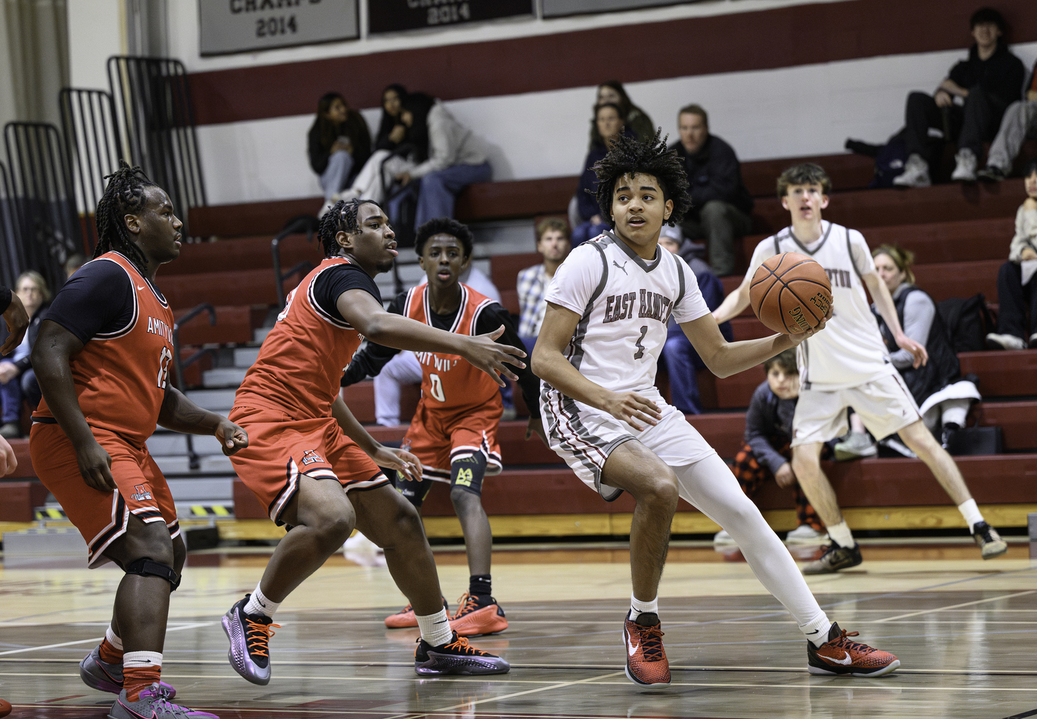 East Hampton junior Mason Jefferson looks to go to the basket.   MARIANNE BARNETT