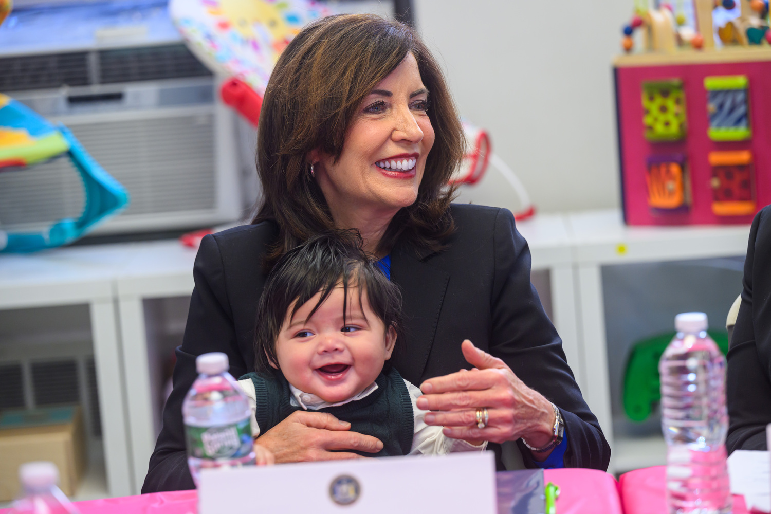 Governor Kathy Hochul meets with moms and some of their children for a roundtable about New York’s first-in-the-nation paid prenatal leave policy, which took effect on January 1. SUSAN WATTS/OFFICE OF GOVERNOR KATHY HOCHUL