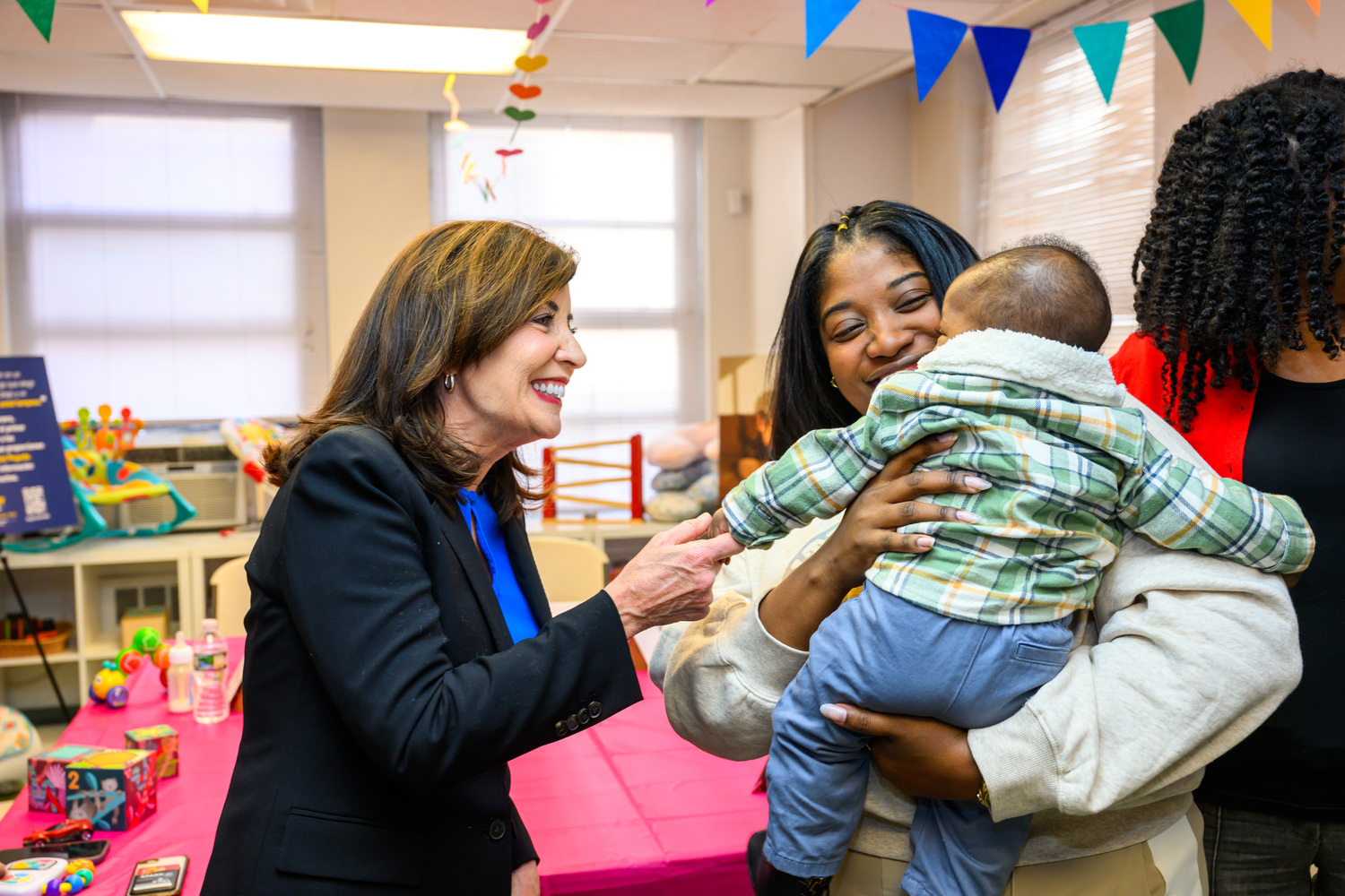 Governor Kathy Hochul meets with moms and some of their children for a roundtable about New York’s first-in-the-nation paid prenatal leave policy, which took effect on January 1. SUSAN WATTS/OFFICE OF GOVERNOR KATHY HOCHUL