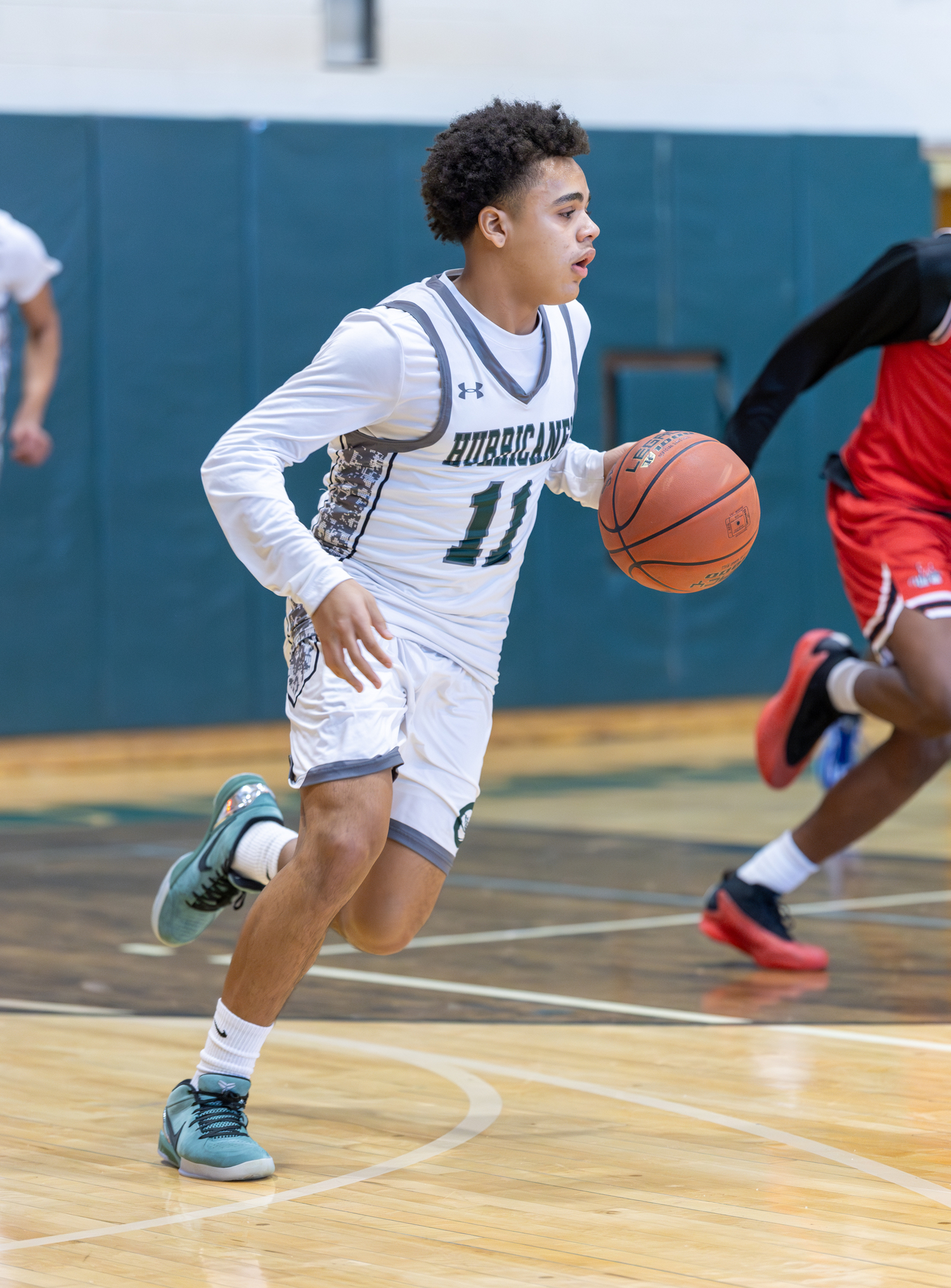 Junior point guard Malachi Bullock carries the ball into play. RON ESPOSITO