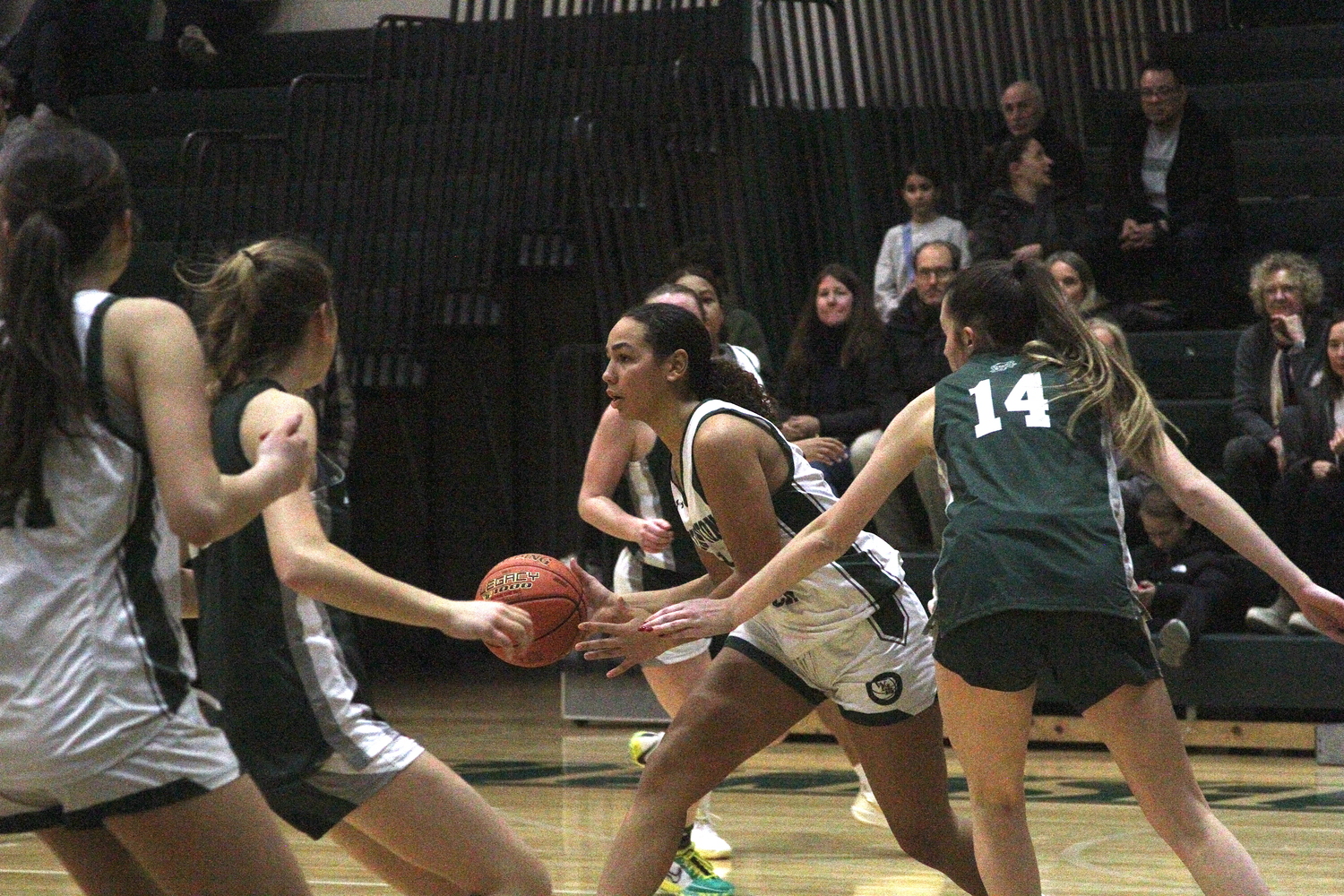 Junior center Jasmine Taylor carries the ball out as defenders swarm. DESIRÉE KEEGAN