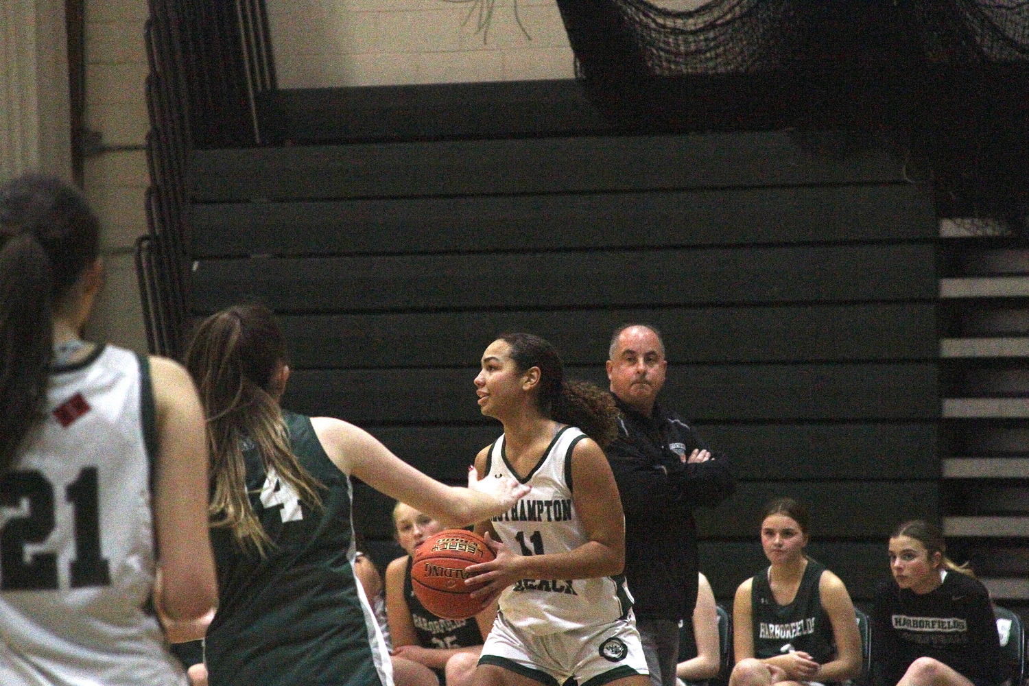 Junior center Jasmine Taylor readies to pass the ball back to the top of the key. DESIRÉE KEEGAN