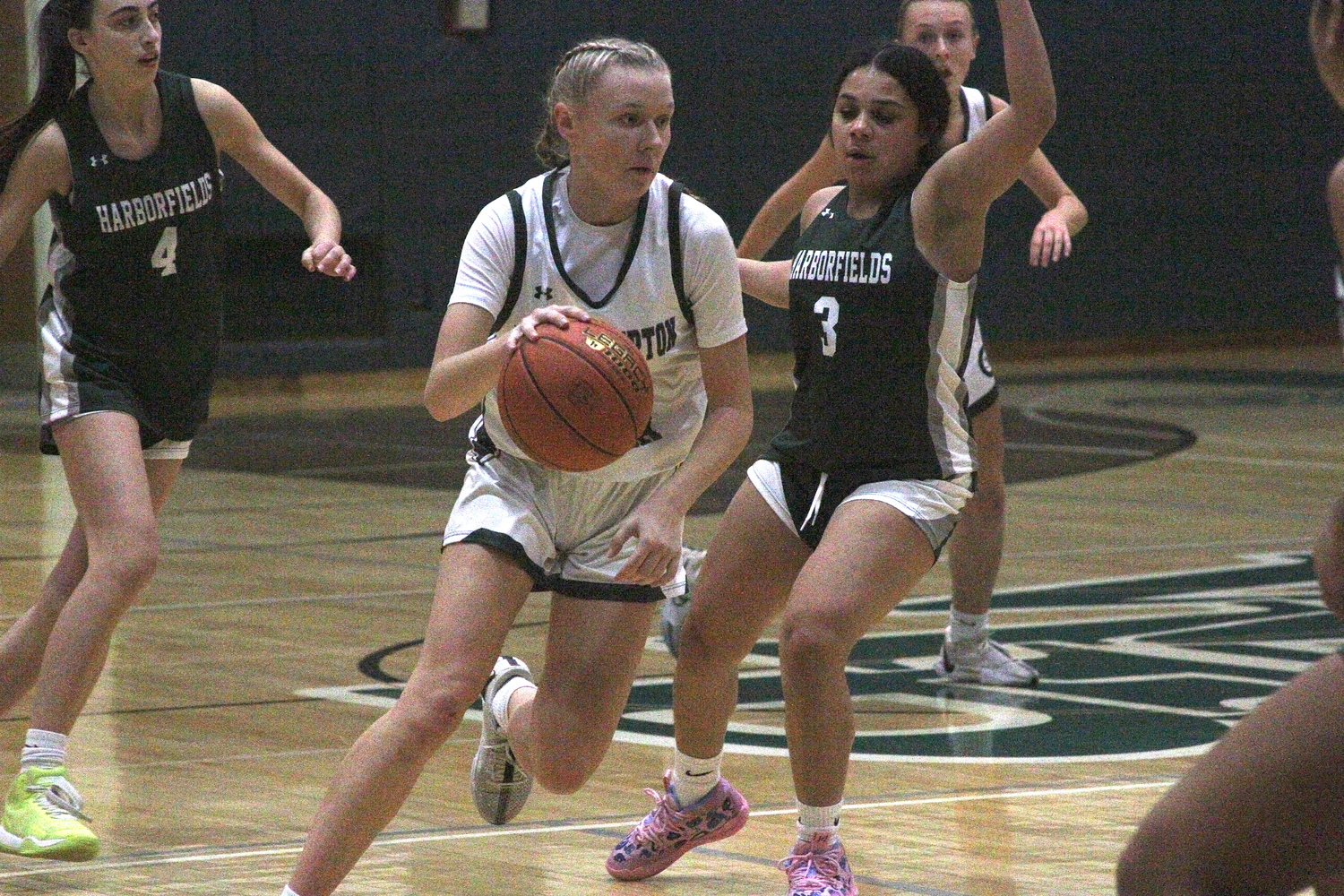 Sophomore guard Kate Sweet drives to the basket. DESIRÉE KEEGAN