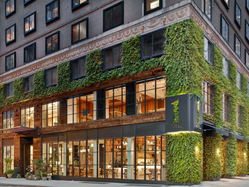 As part of its biophilic design, the 36,000 ivy plants that blanket 1 Hotel work to produce oxygen, absorb greenhouse gasses, reduce the building’s surface temperature in the summer and insulate it in the winter. 1 HOTEL CENTRAL PARK