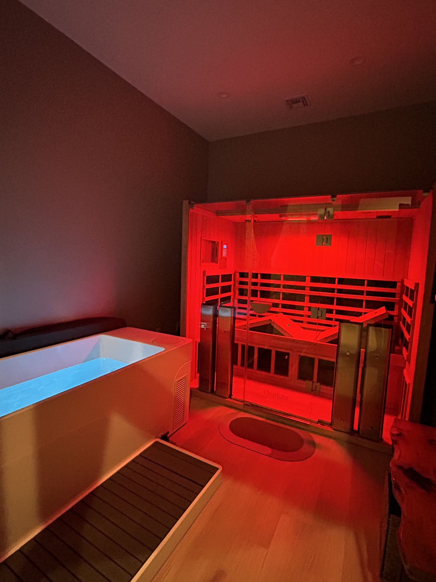 The Contrast Suite, complete with a cold plunge and infrared sauna, is built to optimize recovery, reduce inflammation, and boost energy levels in a more private setting. COURTESY WAVE WELLNESS