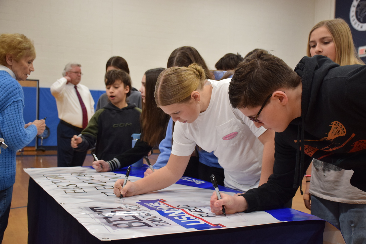 Eastport Elementary School sixth grade students signed the U.S. News and World
Report banner naming their school a top elementary school in New York State. COURTESY EASTPORT-SOUTH MANOR SCHOOL DISTRICT