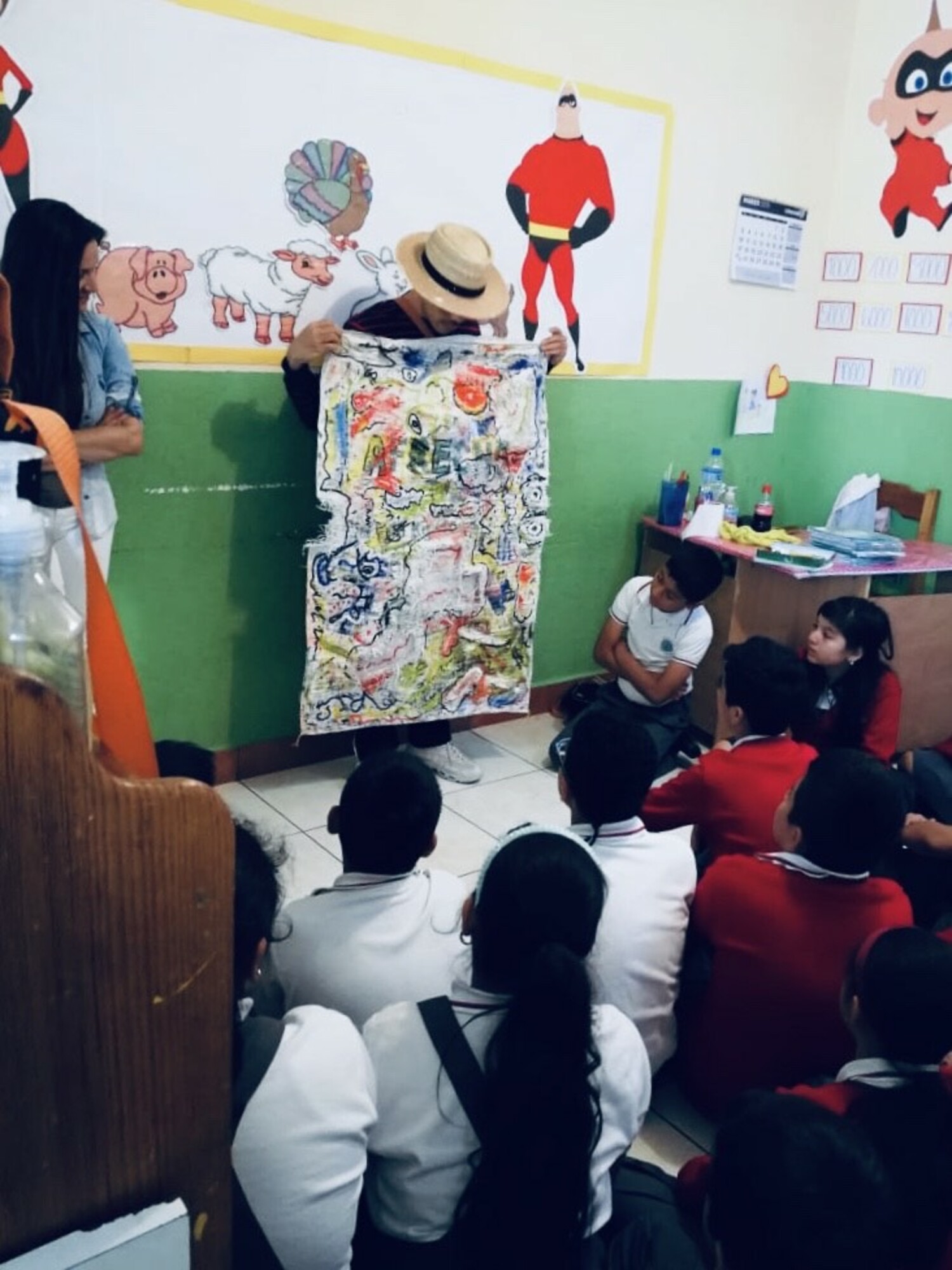 Esly Escobar teaches art to students in Guatemala. COURTESY ESLY ESCOBAR