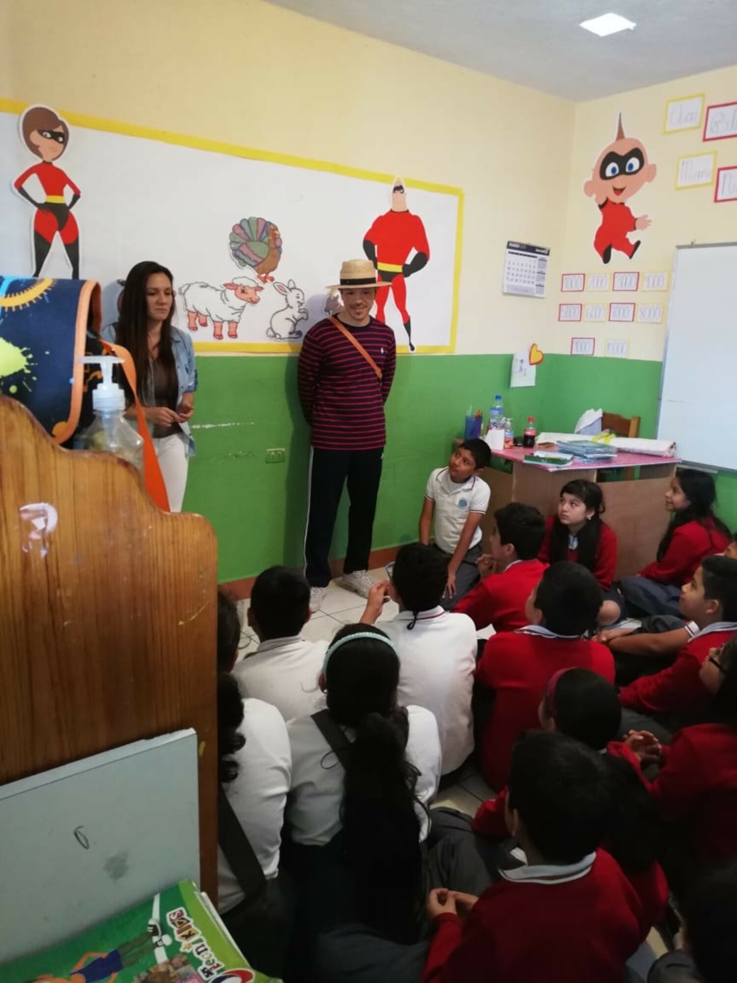 Esly Escobar teaches art to students in Guatemala. COURTESY ESLY ESCOBAR