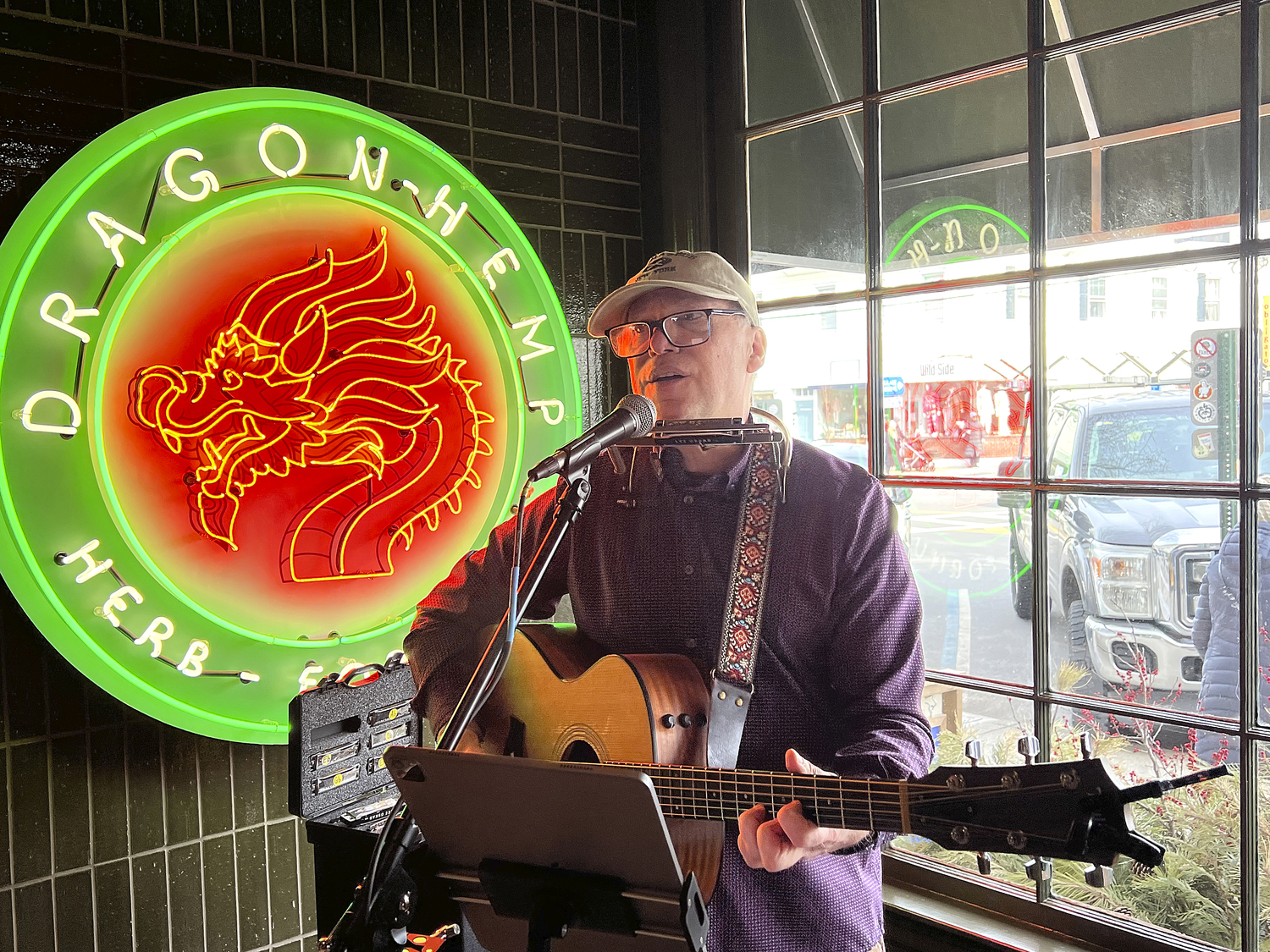 Steve Skoldberg performs at Dragon Hemp.  DANA SHAW