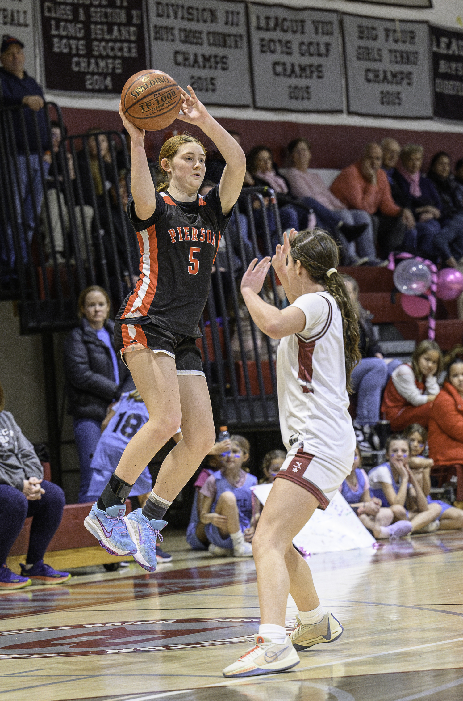 Josie Mott leaps to catch a pass.  MARIANNE BARNETT