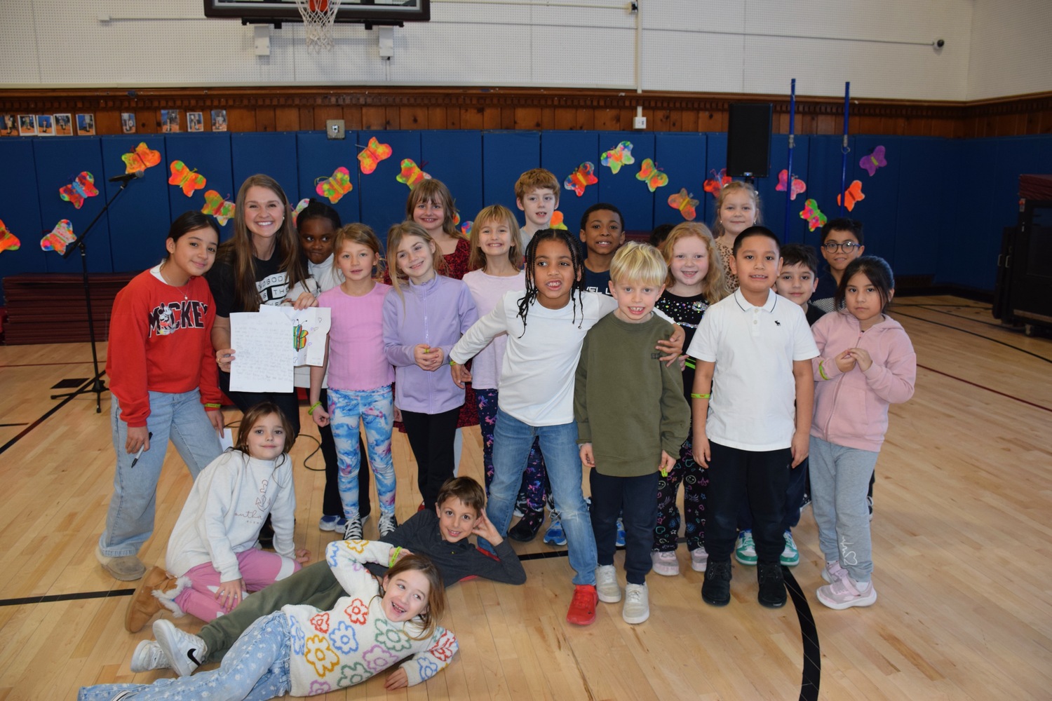 Southampton Elementary School students clapped, sang and cheered during a special assembly featuring country singer and motivational speaker Lizzie Sider. As part
of the special event, Sider shared her message that “no one has the power to ruin your day.” She spoke to the students being bullied as a child and how she overcame it. The program also included plenty of singing and dancing, with Sider singing her recorded song “Butterfly.” COURTESY SOUTHAMPTON SCHOOL DISTRICT